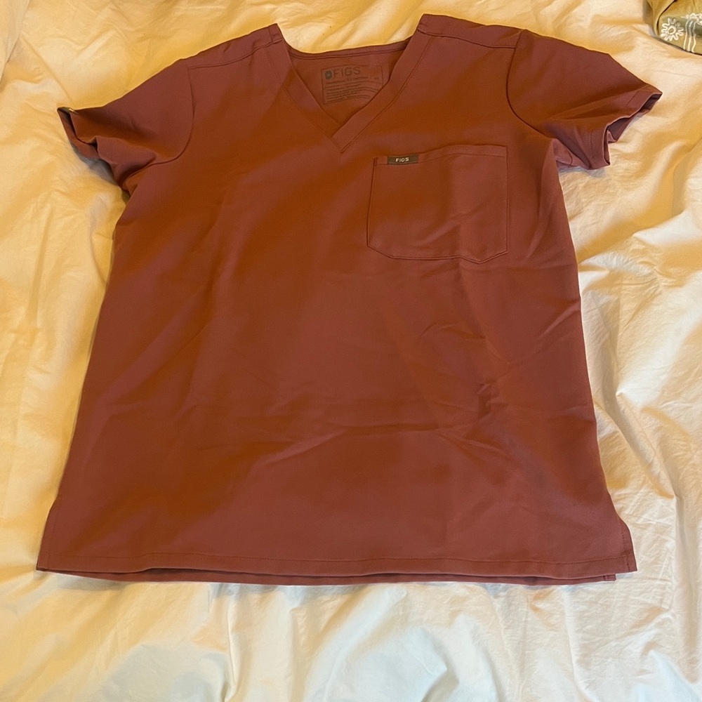 FIGS women’s  V-Neck Pocket Tee - Burgundy XS
